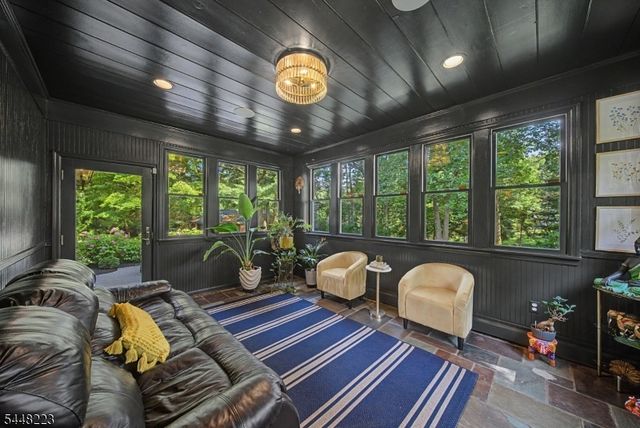 1 Warwick Rd, Mountain Lakes Boro, NJ 07046