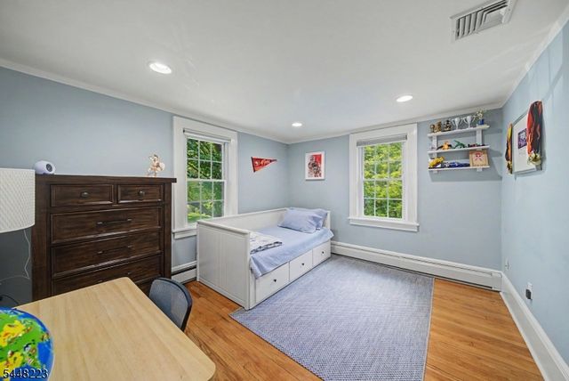 1 Warwick Rd, Mountain Lakes Boro, NJ 07046
