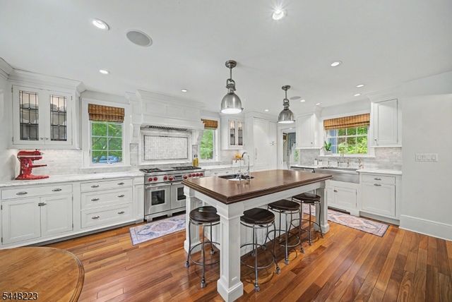 1 Warwick Rd, Mountain Lakes Boro, NJ 07046