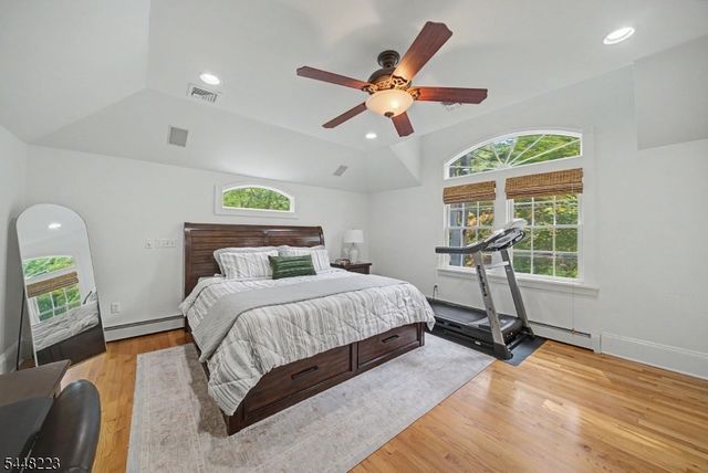 1 Warwick Rd, Mountain Lakes Boro, NJ 07046