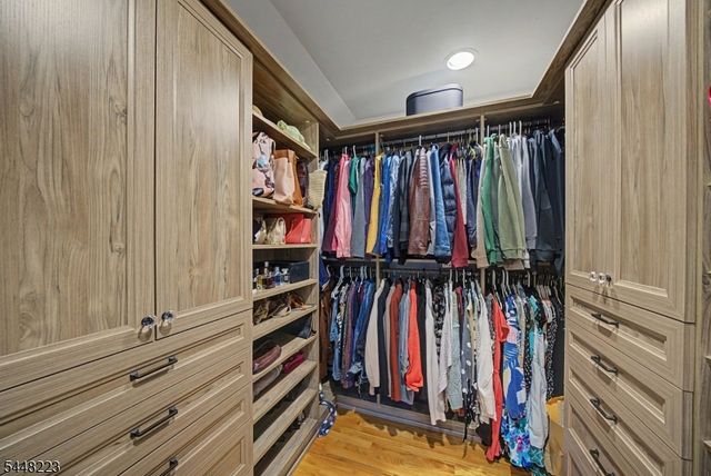 1 Warwick Rd, Mountain Lakes Boro, NJ 07046