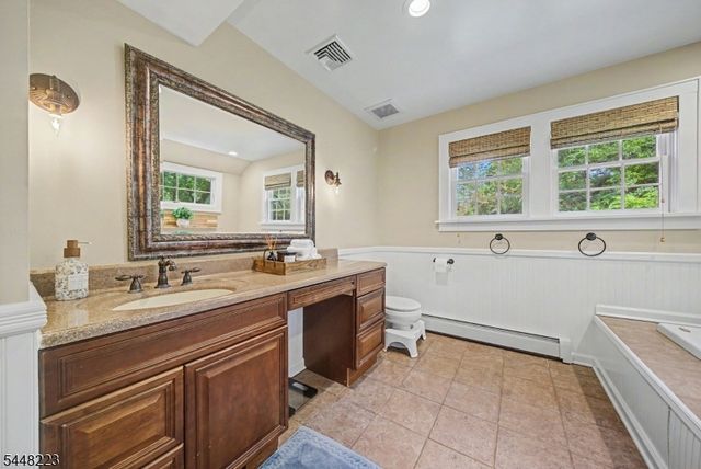 1 Warwick Rd, Mountain Lakes Boro, NJ 07046