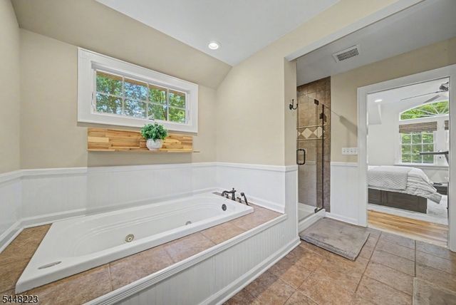 1 Warwick Rd, Mountain Lakes Boro, NJ 07046