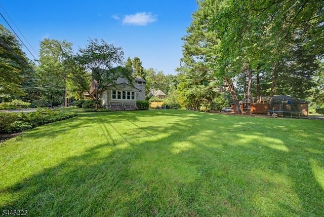 1 Warwick Rd, Mountain Lakes Boro, NJ 07046