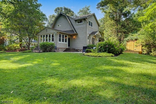 1 Warwick Rd, Mountain Lakes Boro, NJ 07046