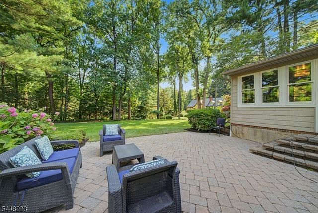 1 Warwick Rd, Mountain Lakes Boro, NJ 07046