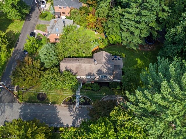 1 Warwick Rd, Mountain Lakes Boro, NJ 07046