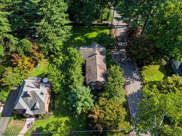 1 Warwick Rd, Mountain Lakes Boro, NJ 07046