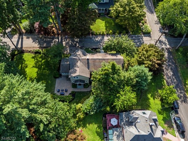 1 Warwick Rd, Mountain Lakes Boro, NJ 07046