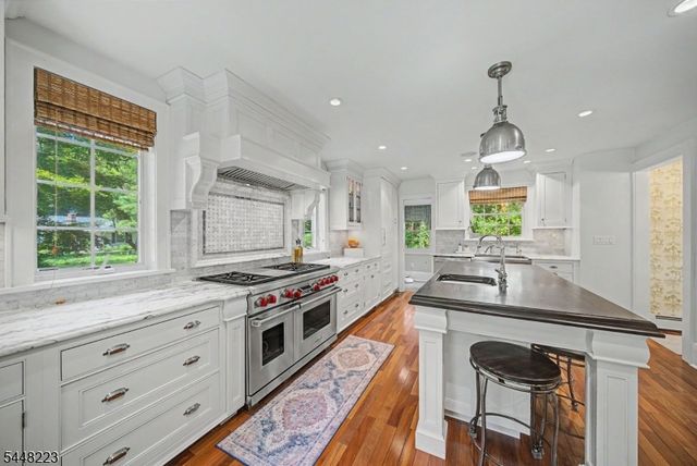 1 Warwick Rd, Mountain Lakes Boro, NJ 07046