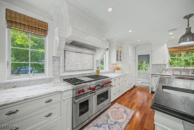 1 Warwick Rd, Mountain Lakes Boro, NJ 07046