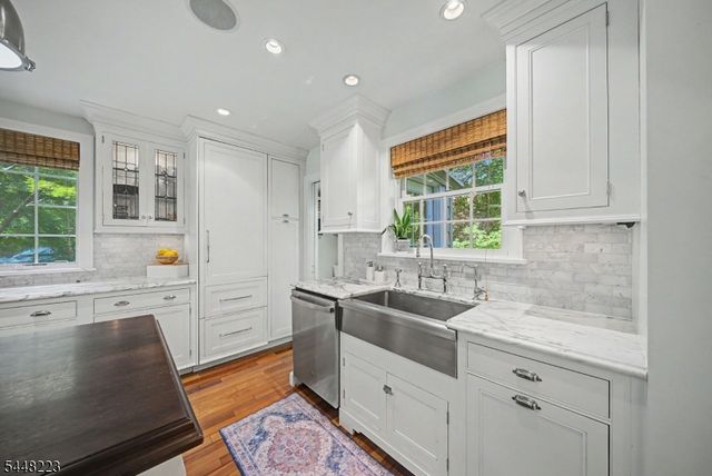 1 Warwick Rd, Mountain Lakes Boro, NJ 07046