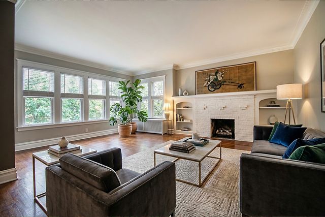 6525 N WASHTENAW Avenue, Chicago, IL 60645