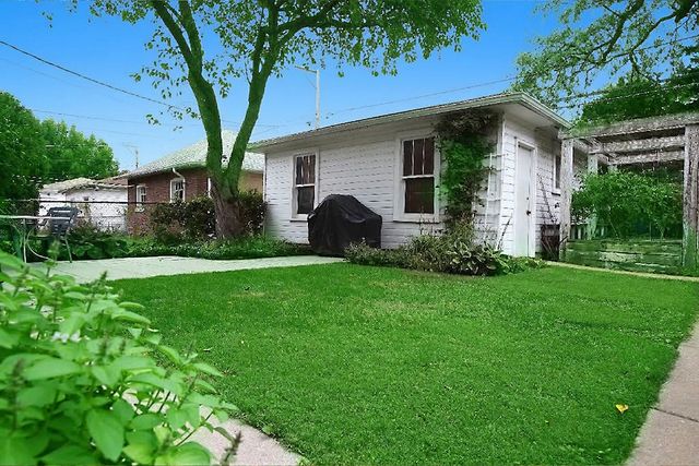 6525 N WASHTENAW Avenue, Chicago, IL 60645