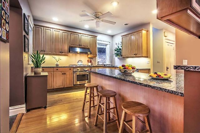 6525 N WASHTENAW Avenue, Chicago, IL 60645