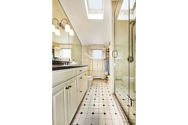 6525 N WASHTENAW Avenue, Chicago, IL 60645