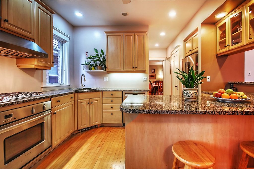 6525 N WASHTENAW Avenue, Chicago, IL 60645 — photo 5