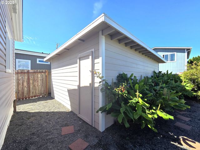 15889 SUNSET STRIP 102, Brookings, OR 97415