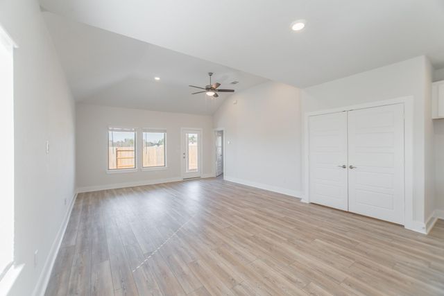 10627 Whitejacket, Conroe, TX 77385