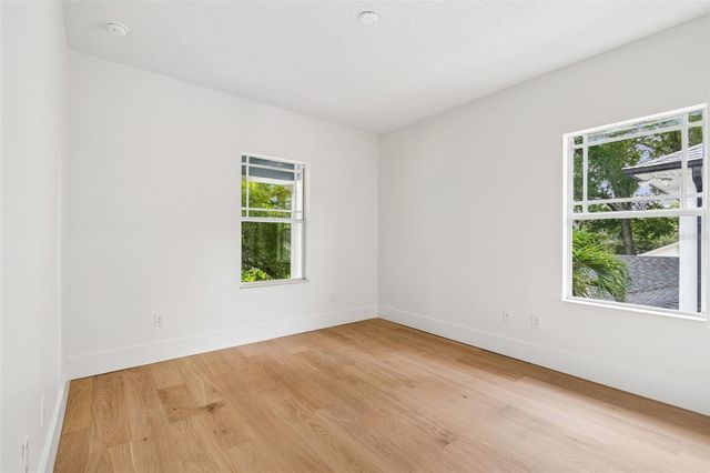 2722 N MYRTLE AVENUE, Tampa, FL 33602