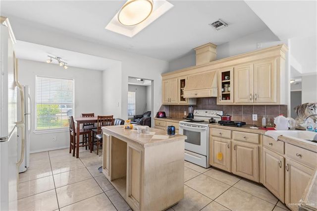 402 Mockingbird Lane, La Villa, TX 78562
