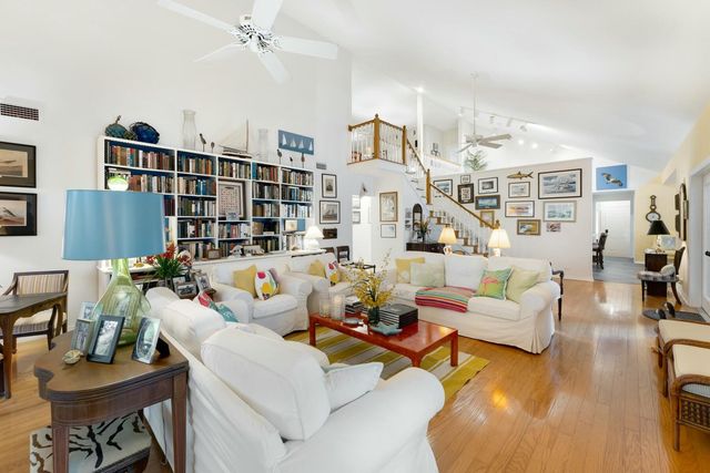 33 Pen Key Drive, Upper Matecumbe Key Islamorada, FL 33036