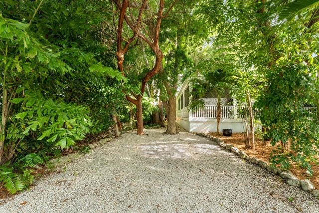 33 Pen Key Drive, Upper Matecumbe Key Islamorada, FL 33036