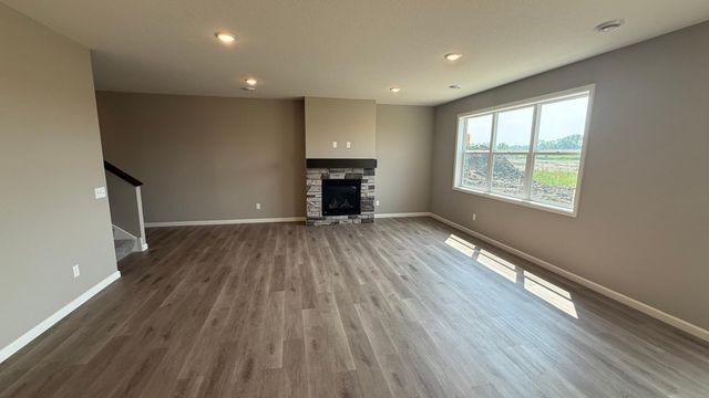 1653 191nd Avenue NE, East Bethel, MN 55011