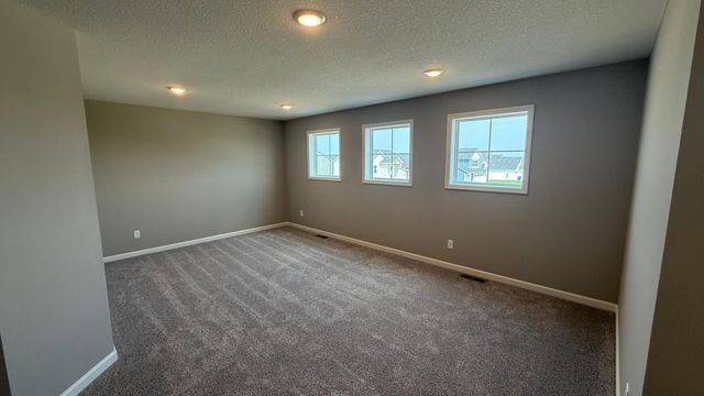1653 191nd Avenue NE, East Bethel, MN 55011