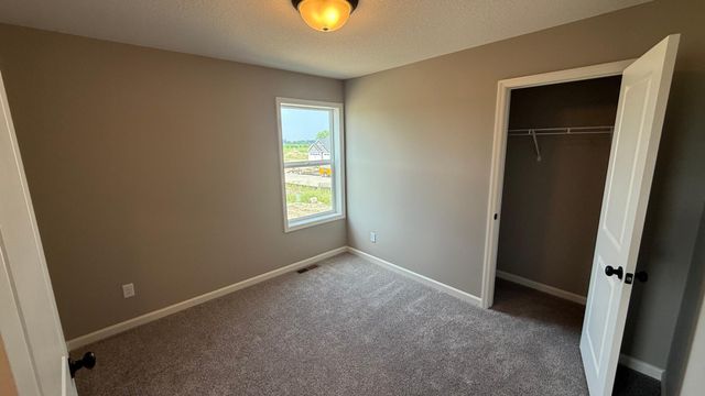 1653 191nd Avenue NE, East Bethel, MN 55011