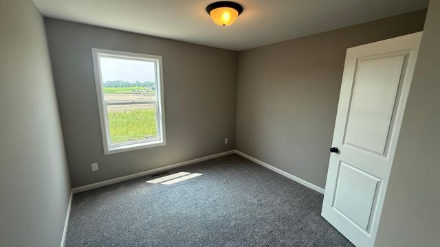 1653 191nd Avenue NE, East Bethel, MN 55011