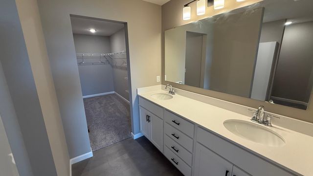 1653 191nd Avenue NE, East Bethel, MN 55011