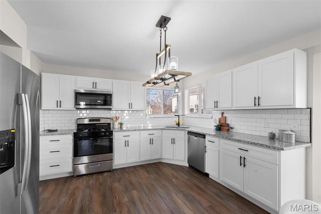 21 Spinning Wheel Lane, St Charles, MO 63368