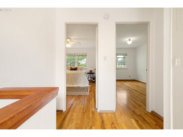 6815 Ne BROADWAY, Portland, OR 97213