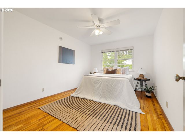 6815 Ne BROADWAY, Portland, OR 97213