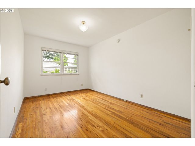 6815 Ne BROADWAY, Portland, OR 97213