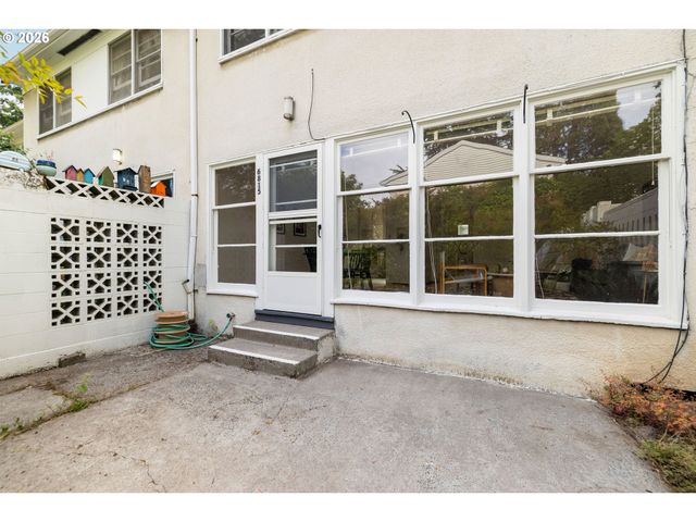 6815 Ne BROADWAY, Portland, OR 97213
