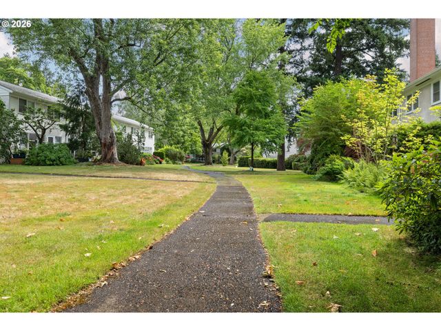 6815 Ne BROADWAY, Portland, OR 97213