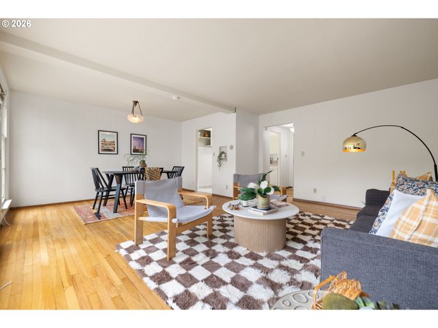 6815 Ne BROADWAY, Portland, OR 97213