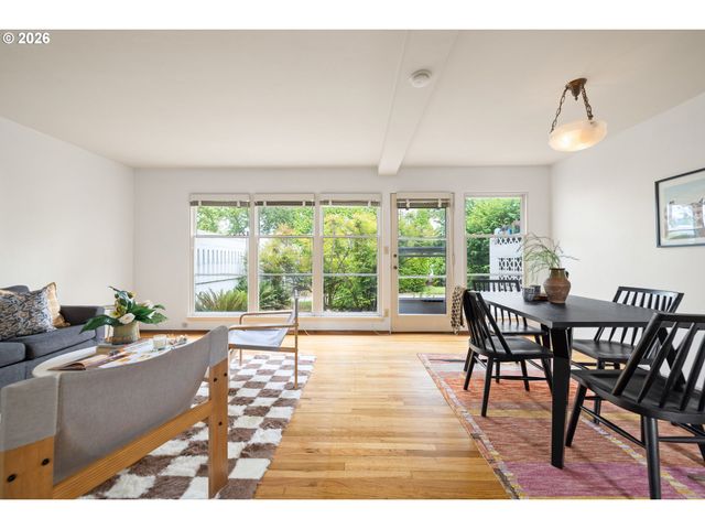 6815 Ne BROADWAY, Portland, OR 97213