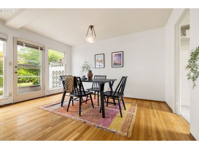 6815 Ne BROADWAY, Portland, OR 97213