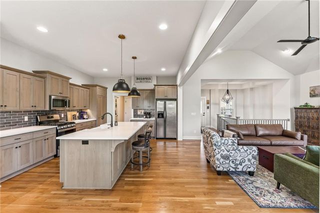 8695 NW 74th Street, Kansas City, MO 64152