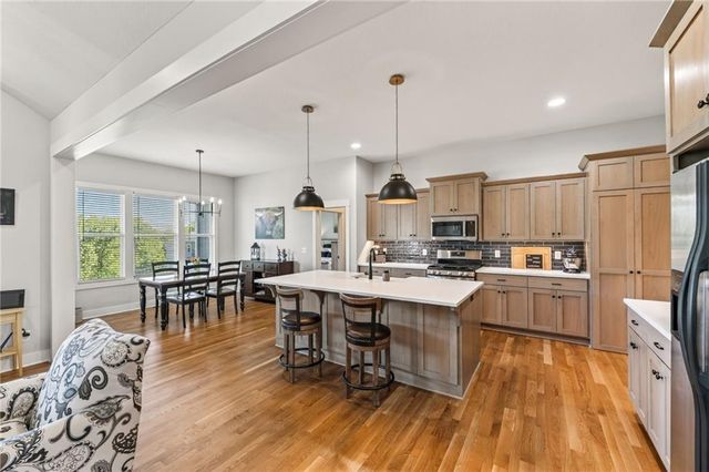 8695 NW 74th Street, Kansas City, MO 64152