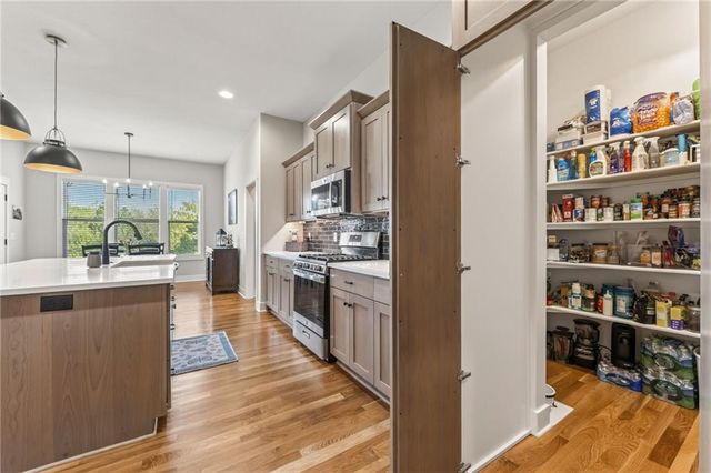 8695 NW 74th Street, Kansas City, MO 64152