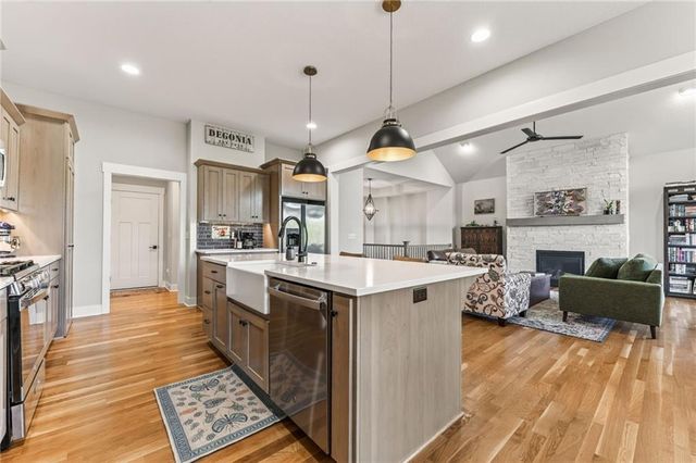 8695 NW 74th Street, Kansas City, MO 64152