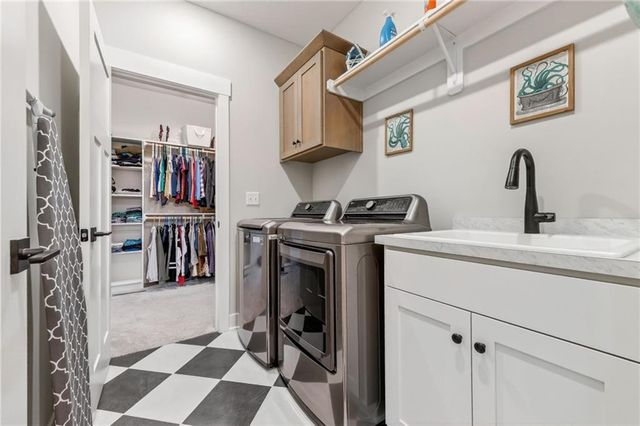8695 NW 74th Street, Kansas City, MO 64152
