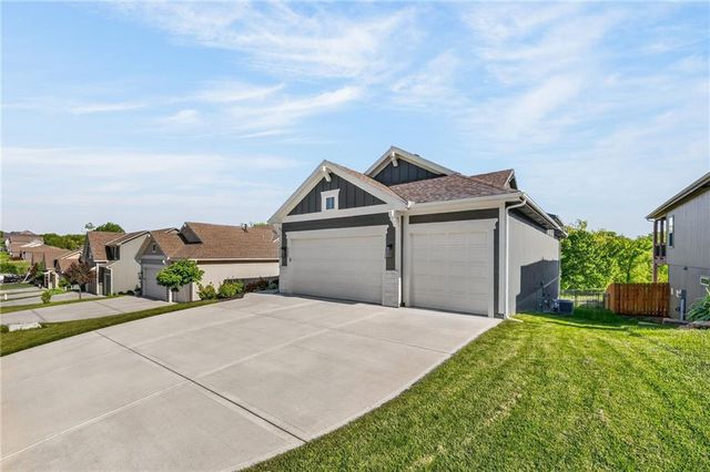 8695 NW 74th Street, Kansas City, MO 64152
