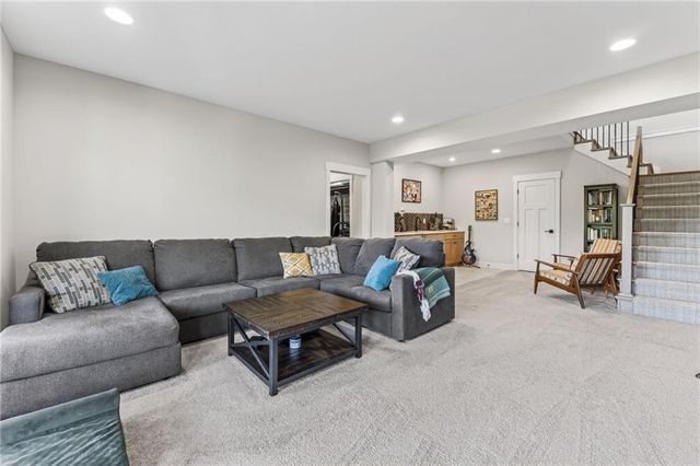 8695 NW 74th Street, Kansas City, MO 64152