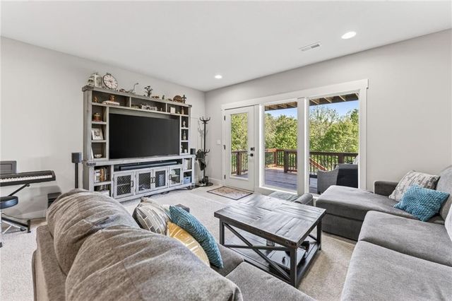 8695 NW 74th Street, Kansas City, MO 64152