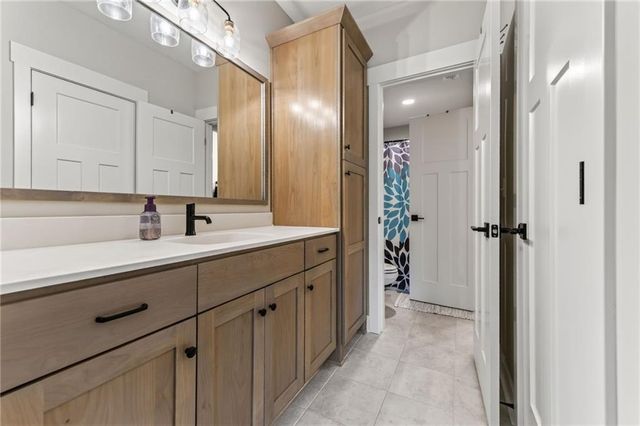 8695 NW 74th Street, Kansas City, MO 64152